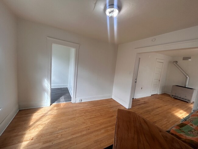 Photo - 514 E 6th St