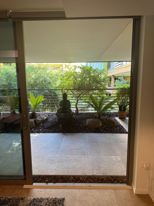 Photo - 7167 E Rancho Vista Dr Unidad 2012