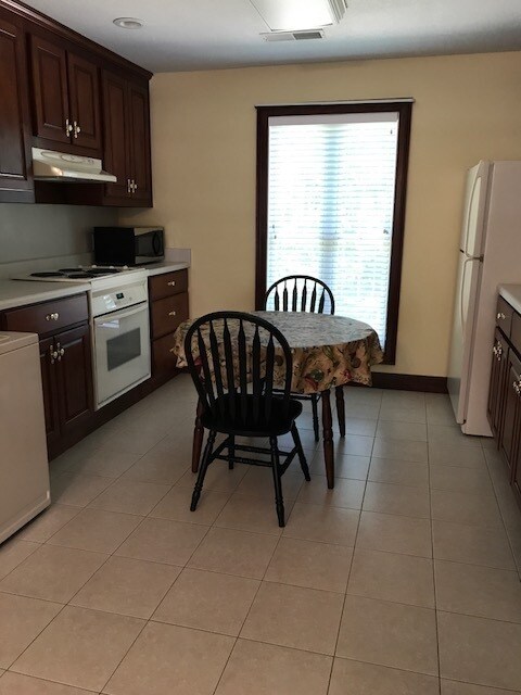 Photo - 1 Bedroom/ 1 Bathroom Furnished Garage apartment off Hwy. 441! Available early June!