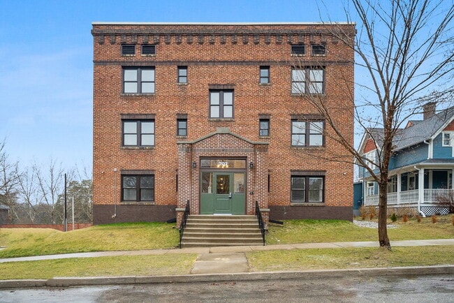 Photo - 702 20th St Unit 305
