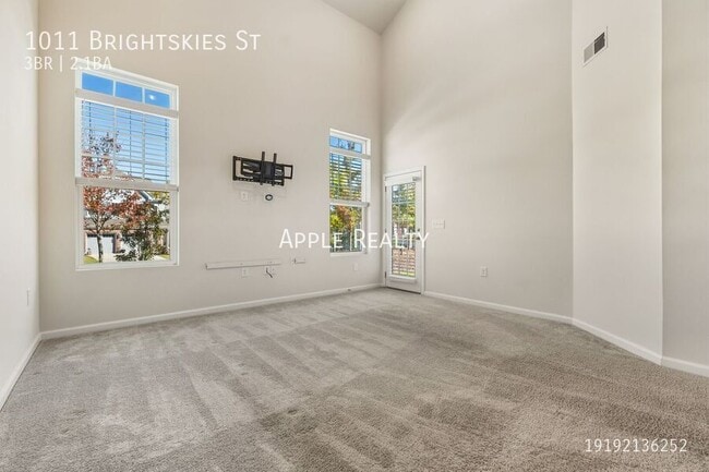 Photo - 1011 Brightskies St