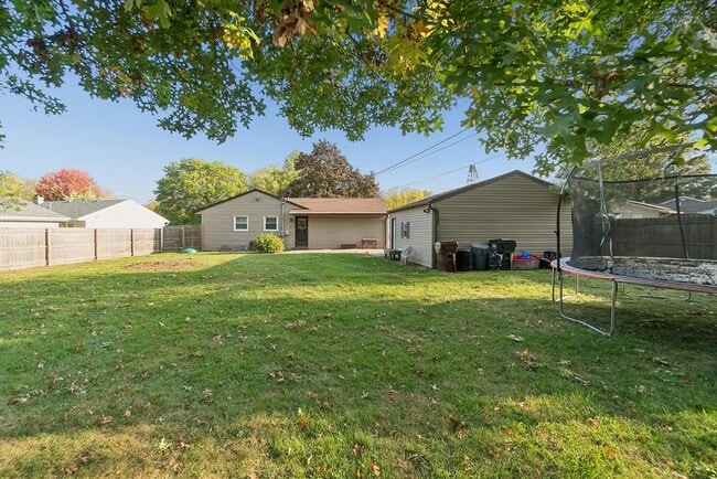 Photo - 1954 Wisteria Rd