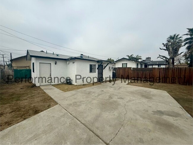 Building Photo - 1311 E 18th St Unit B