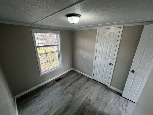 Photo - 1050 Ross Ln