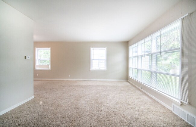 Photo - 2464 W Lawn Ave