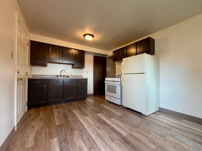 Building Photo - Outstanding 2 Bedroom in Cheswick with Central A/C & Yard! Call Today!