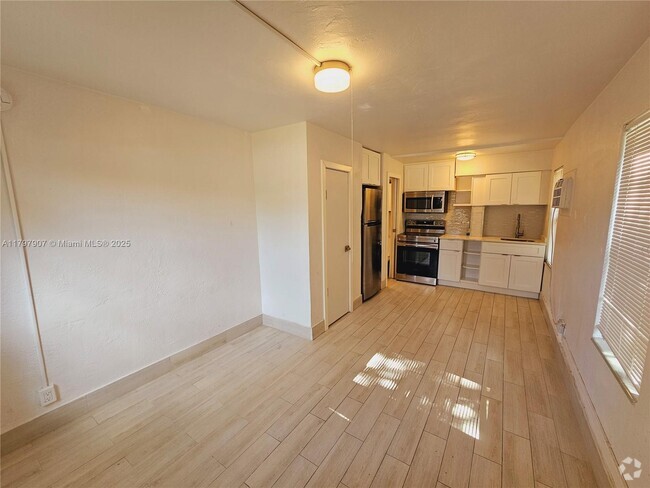 Building Photo - 26 SE 13th Terrace Unit 6 Rental