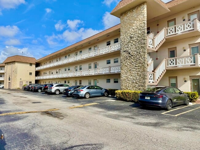 Building Photo - 5181 W Oakland Park Blvd Unit 212