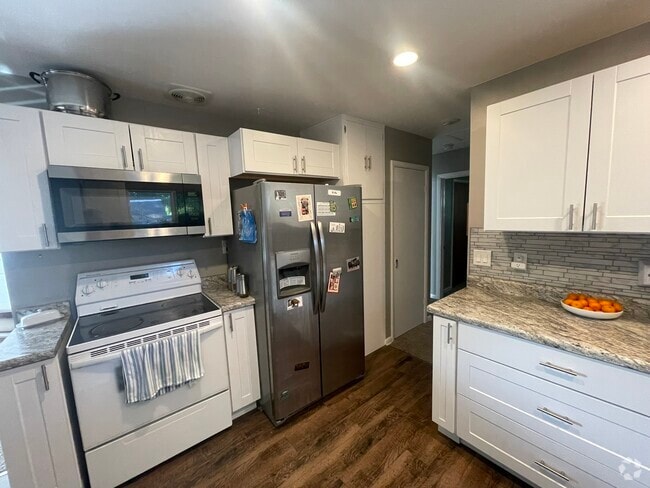 Building Photo - 770 Stratford Ave Rental
