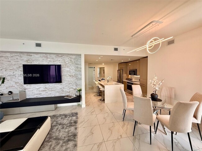 Building Photo - 2000 Metropica Wy Unit 1409