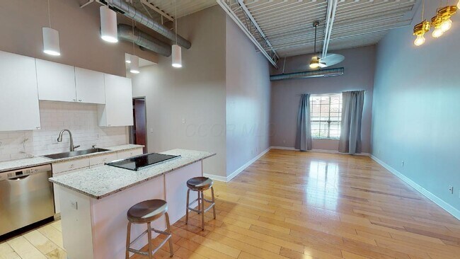 Photo - 769 N High St Unit R310