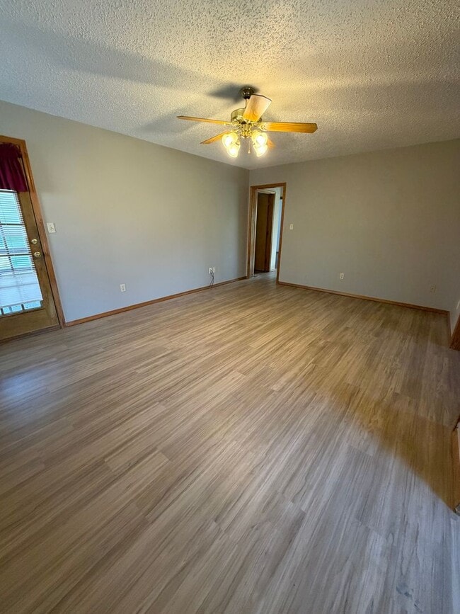 Photo - 2407 Linda Ct