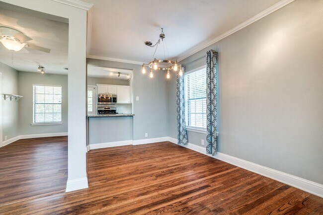 Photo - Airy and Light 3/2 in Established Dallas Neighborhood For Rent!