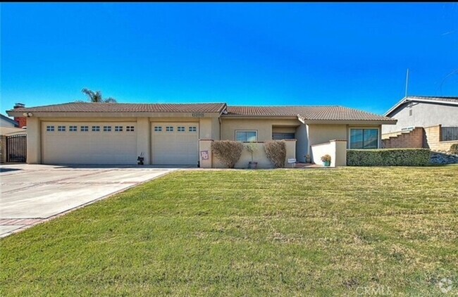 Building Photo - A rare lease opportunity in the sought-aft... Rental