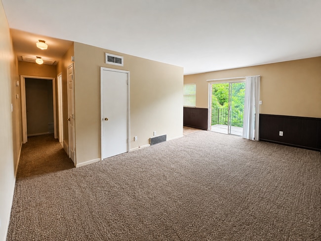 Building Photo - 2631 Tyrell Dr Unit 4B