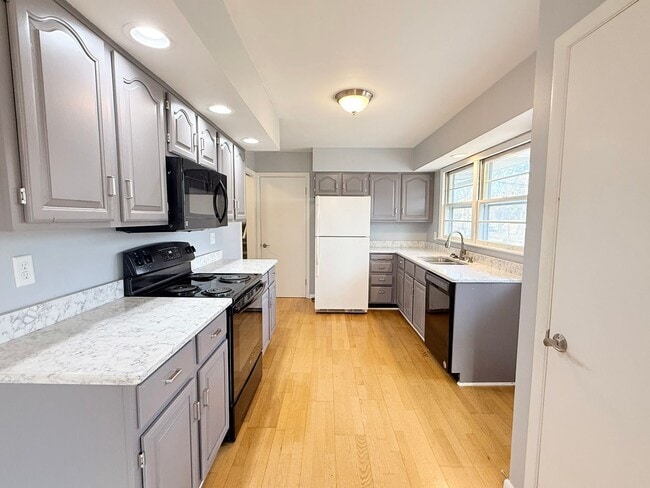 Photo - Beautiful 3 bedroom house in Maplewood Subdivision