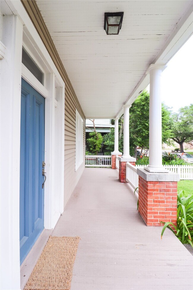 Photo - 3012 Avenue O 1/2 Unit down