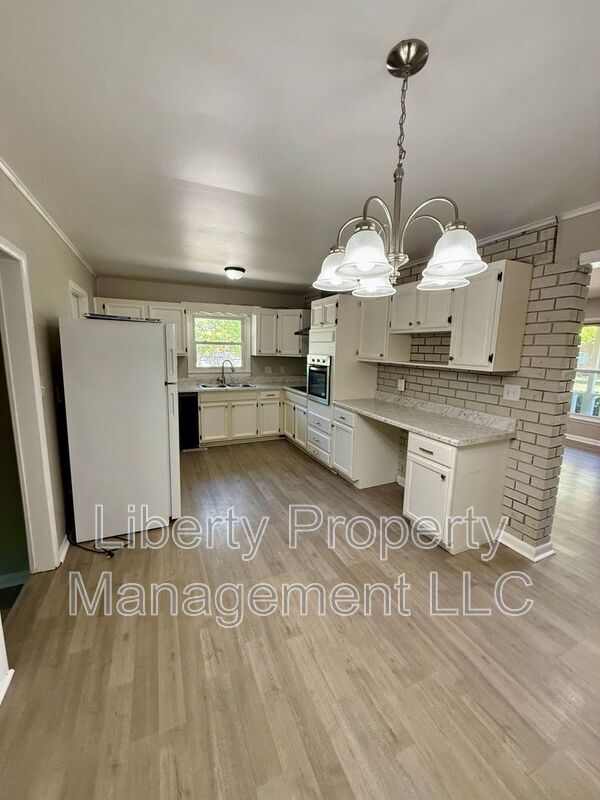 Photo - 475 Albemarle Dr
