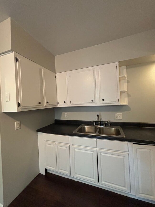 Photo - 1092 Edgerton St