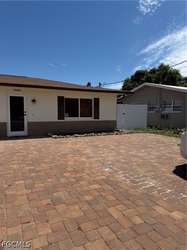 Photo - 4969 Vincennes St