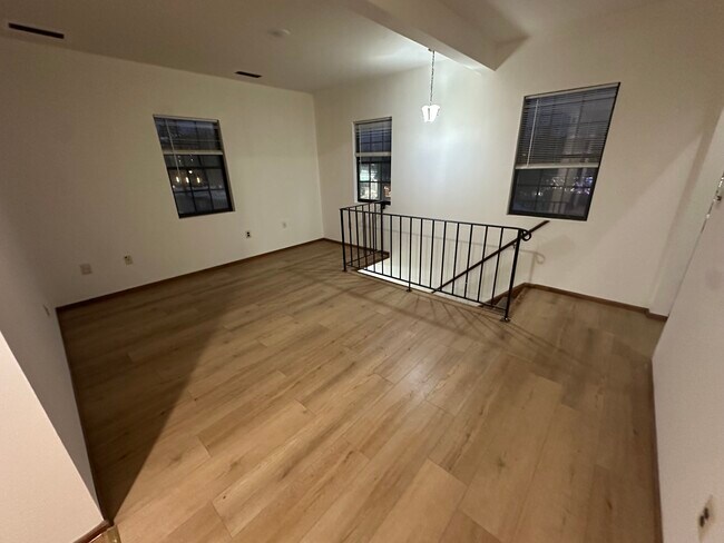 1747 E 2nd St Unit 2