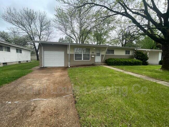 Photo - 495 Versailles Dr