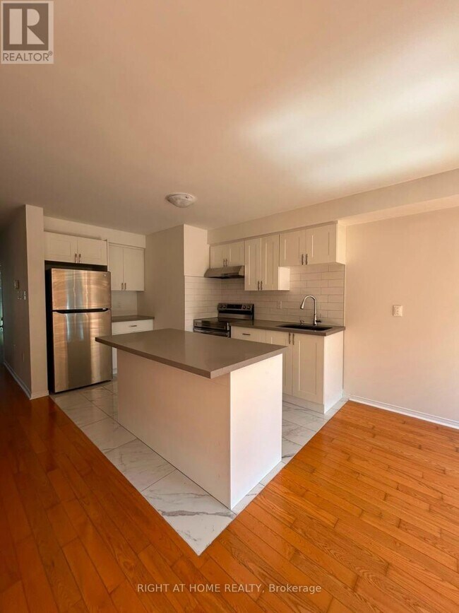 Photo - 54 Henderson Crescent