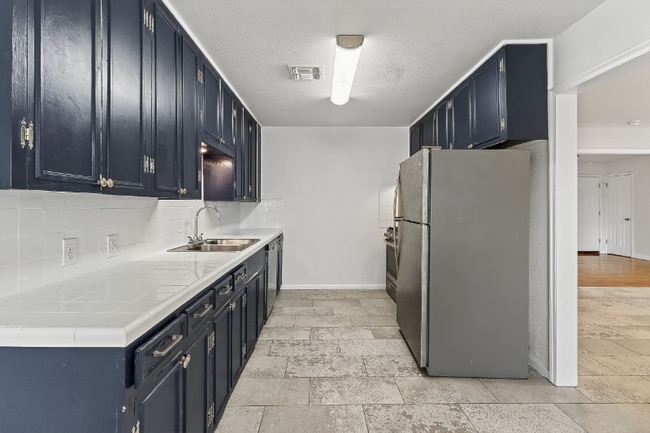 Photo - 4634 Weir Dr