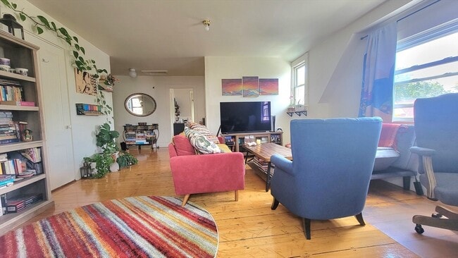 Building Photo - 45 Auburn St Unit 3