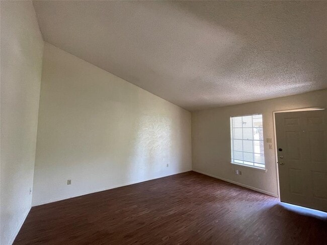 Photo - 7902 Brodie Ln