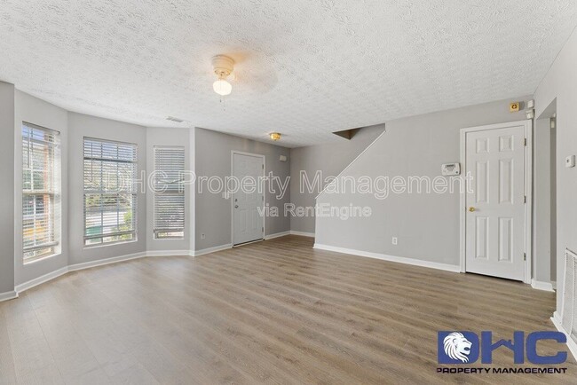 Photo - 5876 Strathmoor Manor Cir