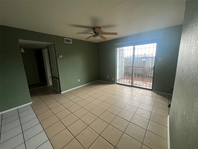 Photo - 8034 Antoine Dr Unidad 116