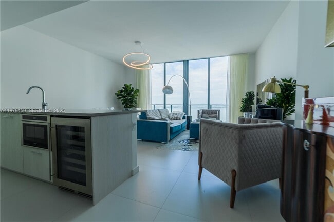 Photo - 501 NE 31st St Unidad PH4402