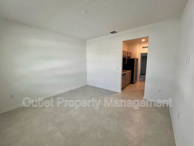 Photo - 692 Reggie Rd