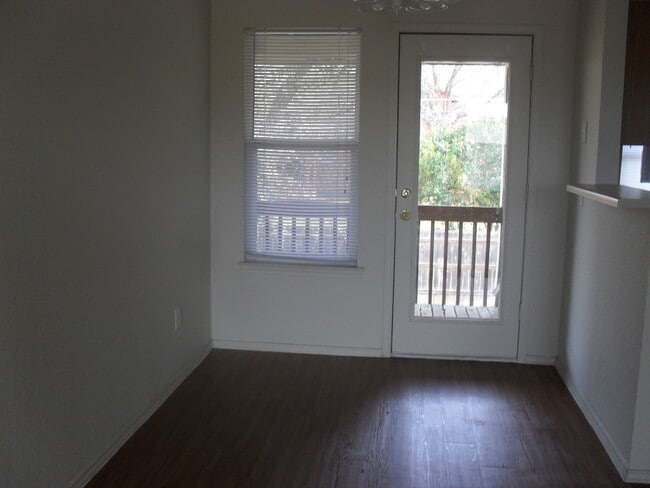 Photo - 304 Creek St Unit D