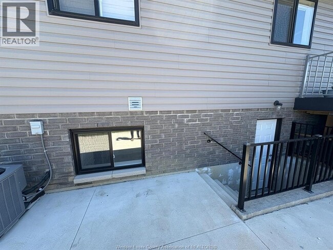 Photo - 407 Thompson Ave Unit 2