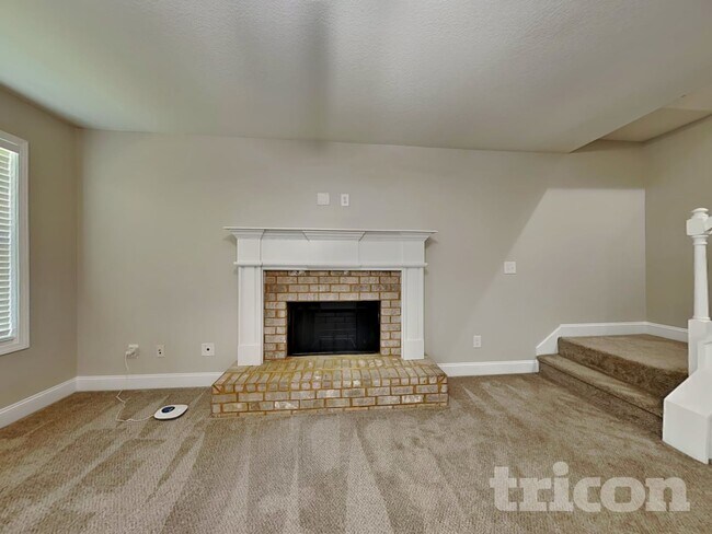 210 Livingston Ct