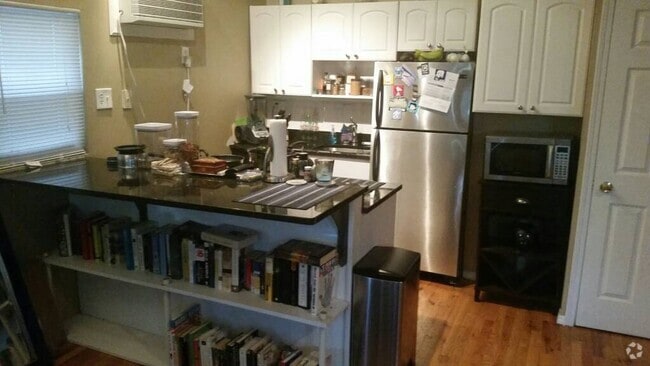Building Photo - 2321 W Belmont Ave Unit 1F Rental