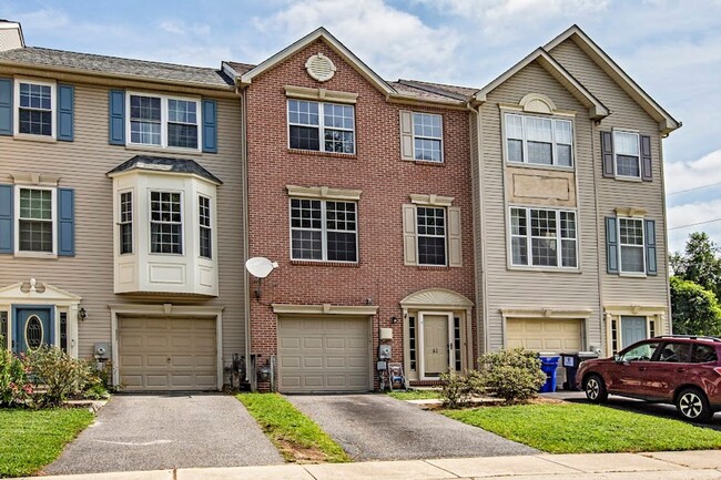Building Photo - Charming Townhome in Brennan Estates