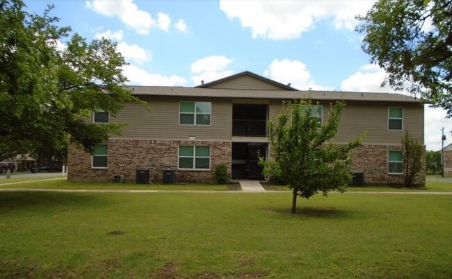 Photo - 909 W 7th St