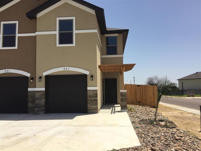 Photo - 201 Welland Dr Unidad 2 Rental