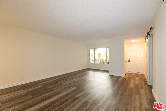 Photo - 1033 6th St Unit 102