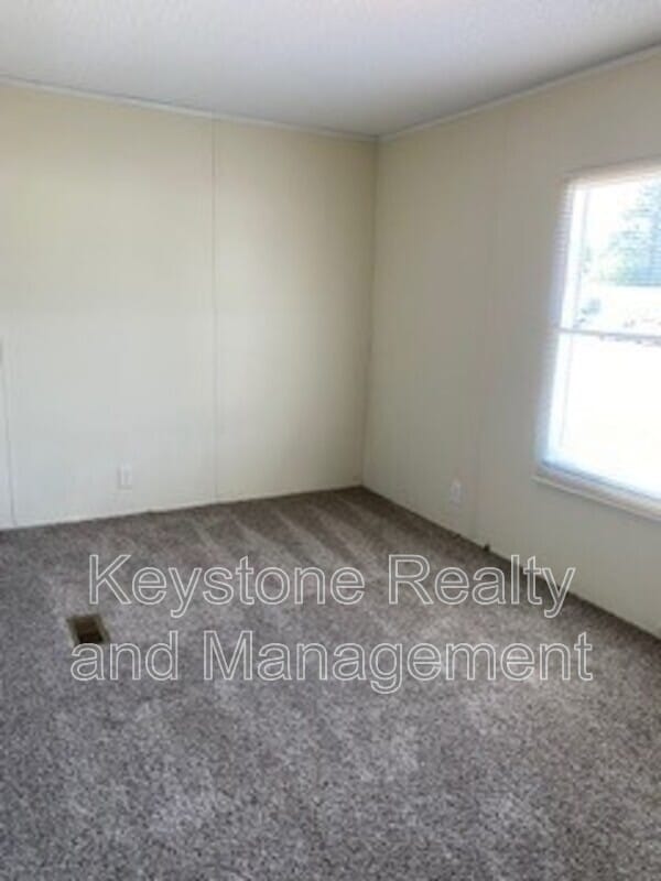 Photo - 810 Monroe Ln