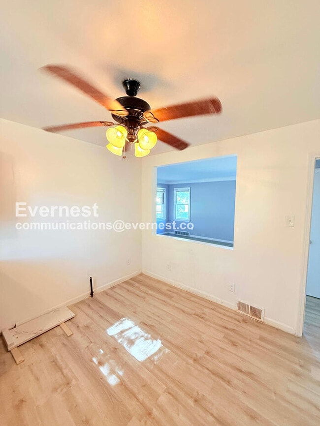 Photo - 5134 Hereford St