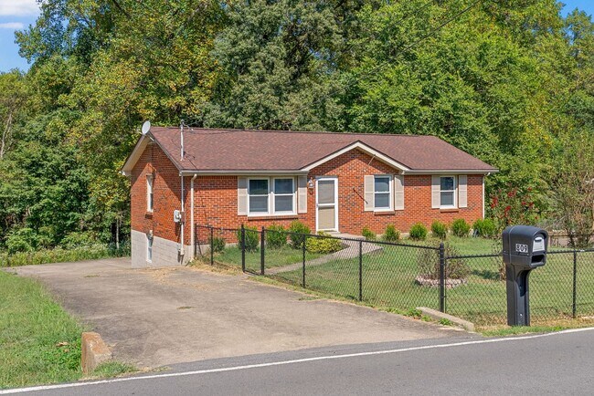 Photo - 3 Bedroom 2 Bath Dog Friendly Home For Rent Near Providence Blvd.