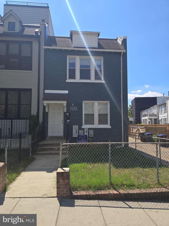 Building Photo - 1103 Queen St NE Unit 2 Rental