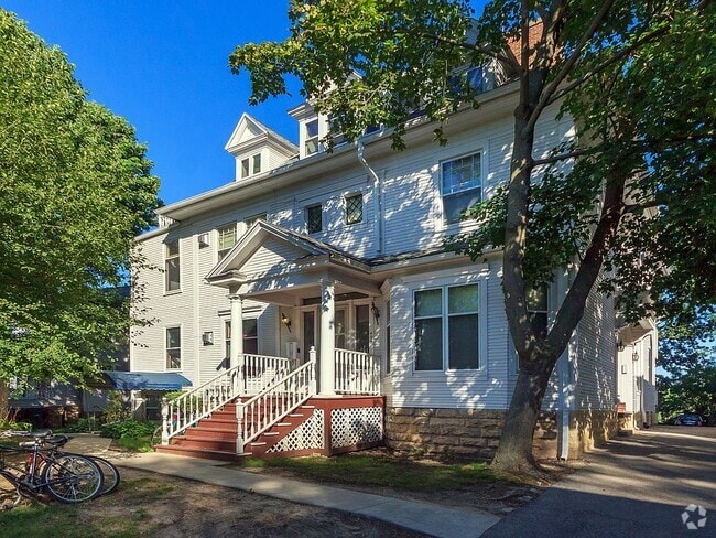 Building Photo - 409 W Wilson St Unit Apartment 3