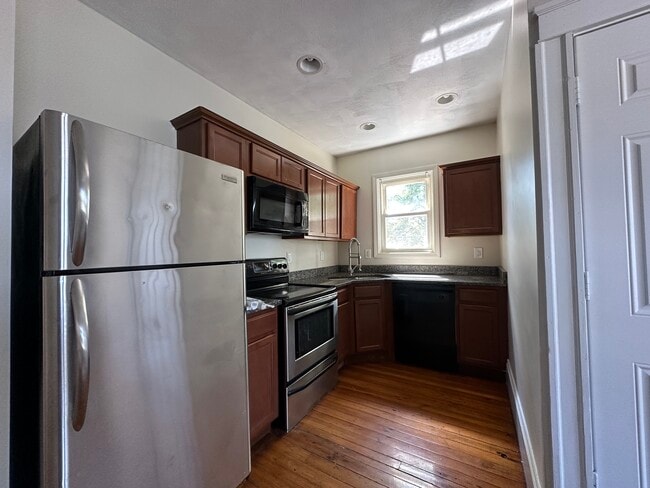 230 Bay View Ave Unit 2