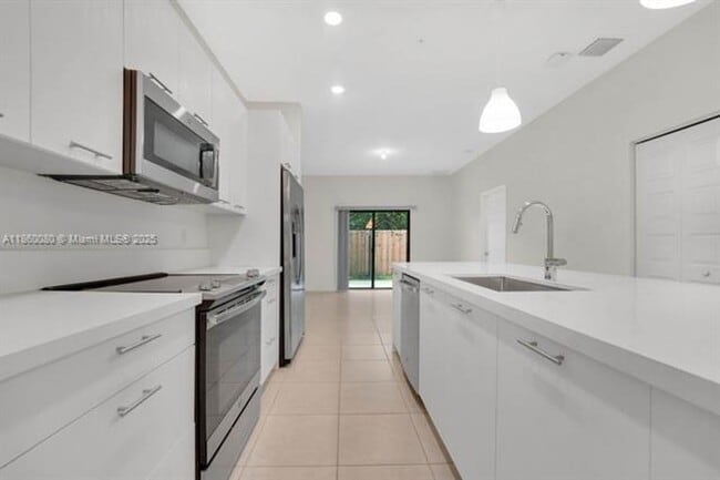 Building Photo - 8175 NW 104th Ave Unit 8175 NW 104th Ave  4 (A11860080) Rental