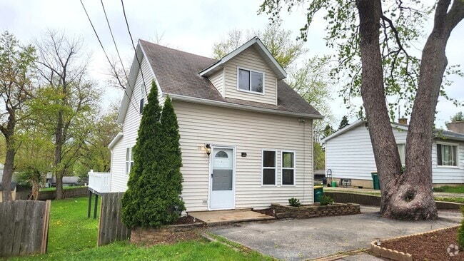Building Photo - 20 S Lake Ave Rental